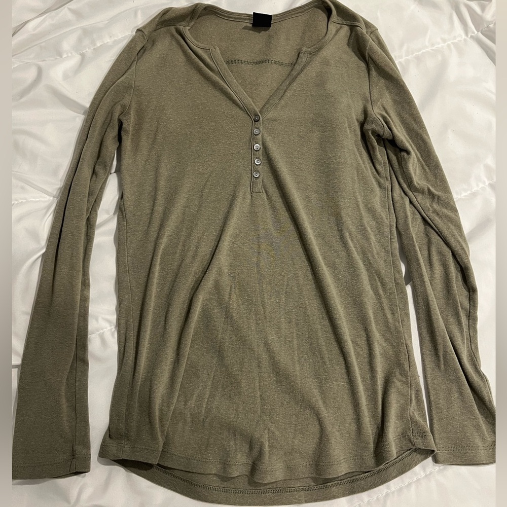 GAP Women’s Olive Green Long Sleeve Henley Shirt Small